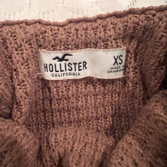Hollister Brown Mockneck Sweater - Picture 2 of 2